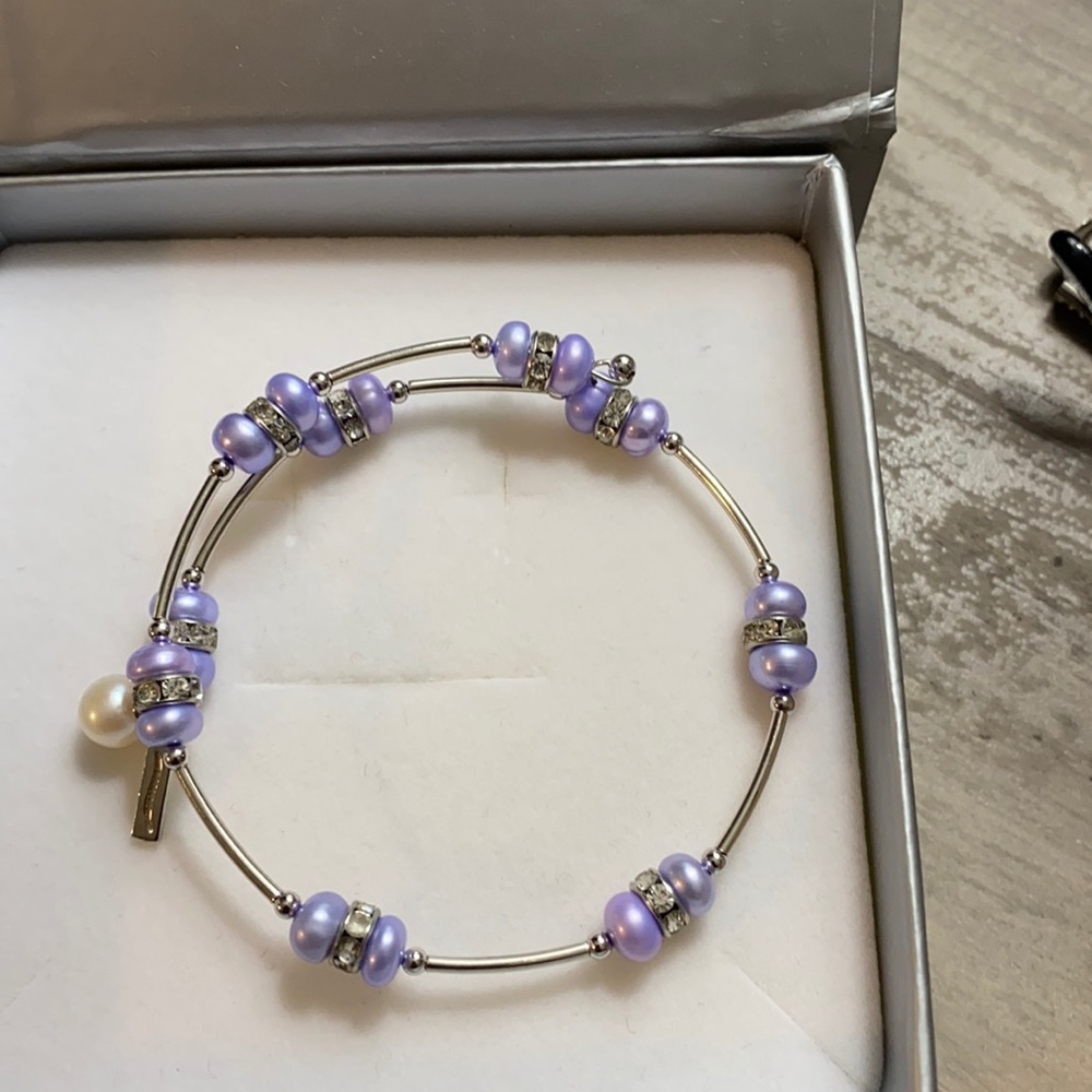 Vantel Pearls bangle bracelet